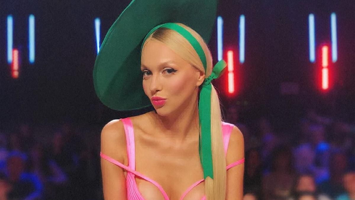 Бабушка испортила афишу Оли Поляковой в Черновцах: забавная реакция артистки Бабушка испортила афишу Оли Поляковой в Черновцах: забавная реакция артистки