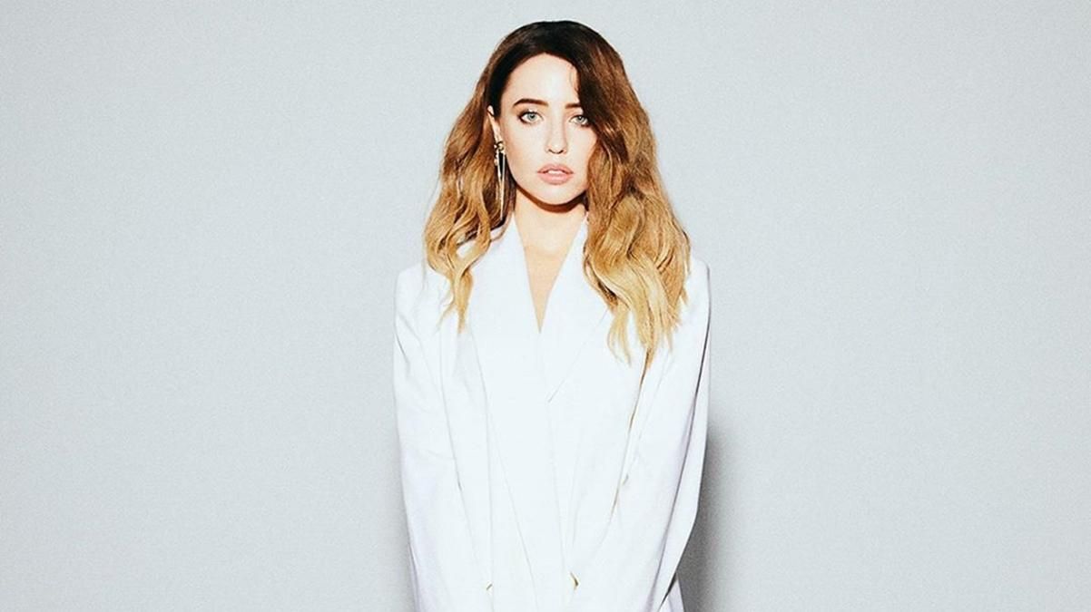 Як Надя Дорофєєва поєднує роль спокусливої співачки та громадської активістки: фото  Як Надя Дорофєєва поєднує роль спокусливої співачки та громадської активістки: фото