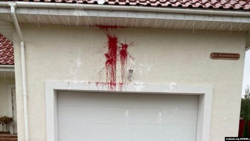 Члену Координационного совета Латушко поступают угрозы, его дом залили краской: фото