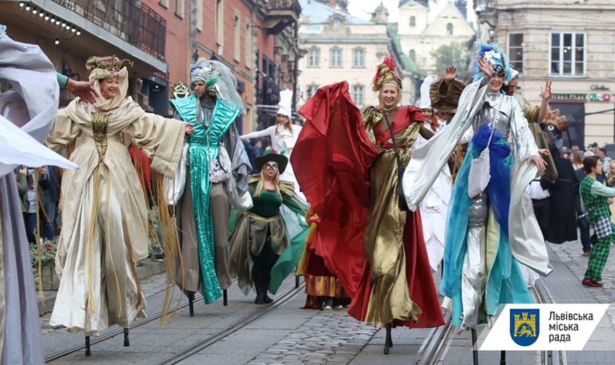 Львів перетворився на театральну сцену: які вистави відбуватимуться на фестивалі Золотий лев Львів перетворився на театральну сцену: які вистави відбуватимуться на фестивалі Золотий лев